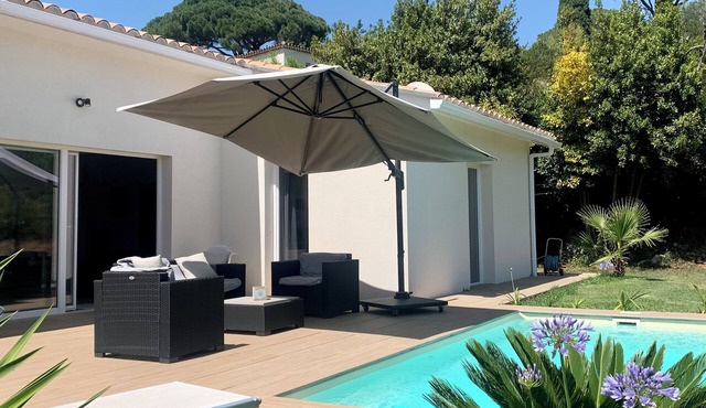 Cosy family villa, heated pool, garden, private parking, near Valbonne