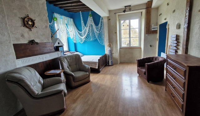 Cosy farm studio (blue)