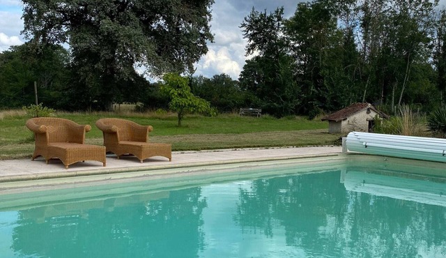 Cosy Farmhouse Lussac-les-églises, Swimming Pool