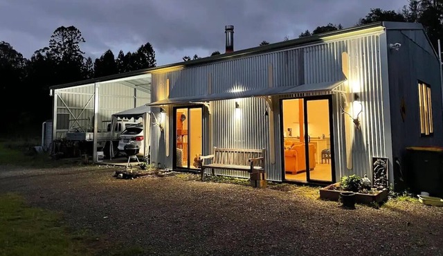 Cosy farmhouse on 110 acres with forest and creeks