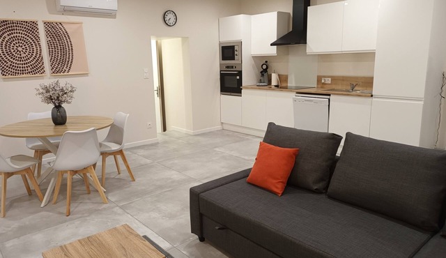 Cosy first-floor apartment in the countryside - private parking