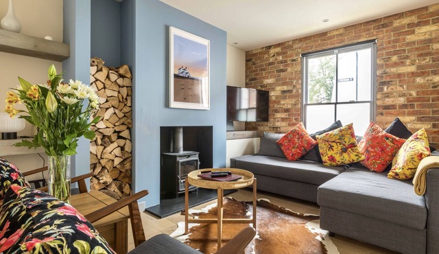 Cosy Fisherman’s Cottage, minutes from High Street, Harbour & Beach