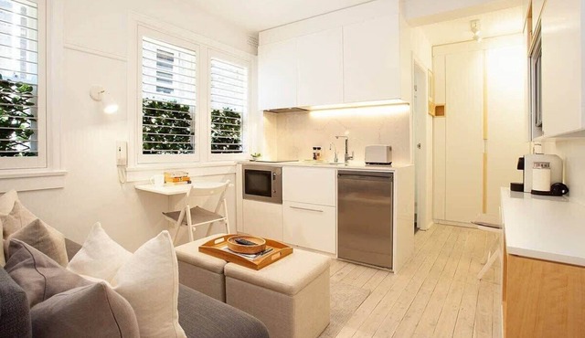 Cosy Flat in Art Deco Building Minutes From City