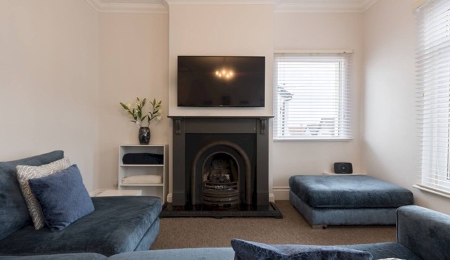 Cosy Flat in Leigh | Sea View - Pass the Keys