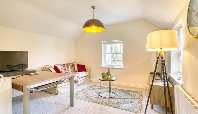 Cosy flat in the Town Centre - Pass the Keys
