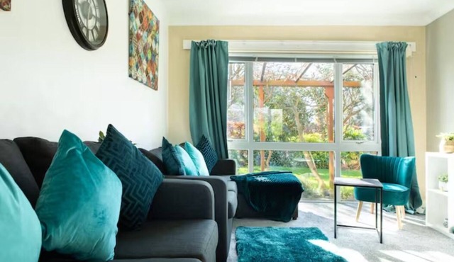 Cosy Four-Bedroom House in York with Free Parking