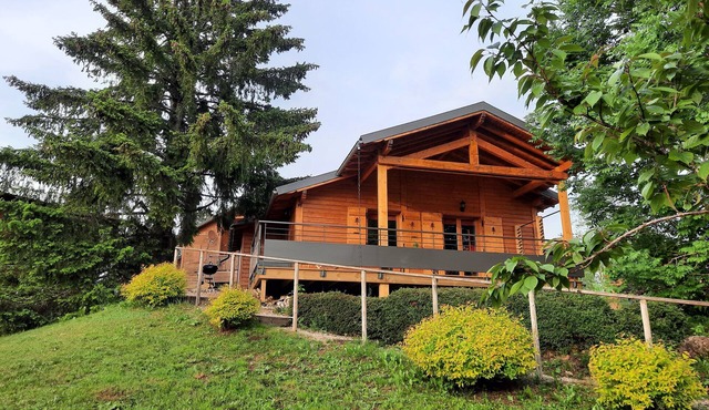 Cosy Haut-Jura chalet - Swimming pool on the grounds - Beautiful terrace