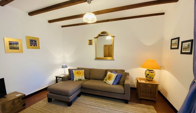 Cosy French cottage with luxury bath