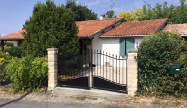 Cosy French retreat in a quiet village setting