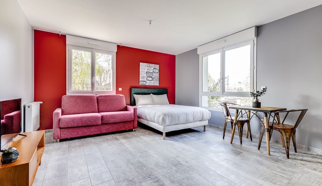 Cosy, fully-equipped studio near Paris and CDG