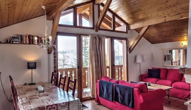 Cosy, fully equipped chalet sleeping up to 4 people with stunning views