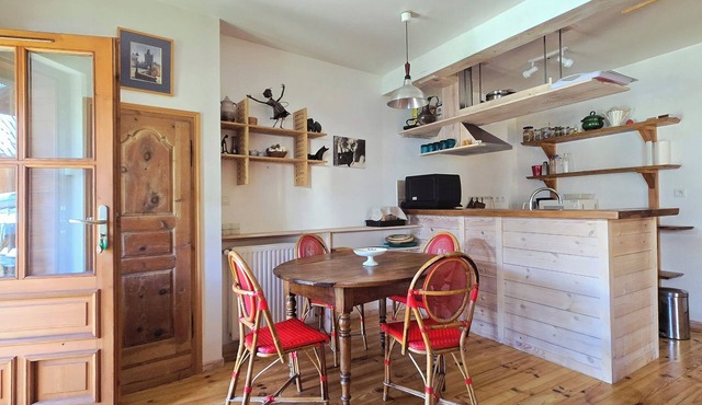 Cosy gîte, pool and mountain views. Near Serre-Ponçon