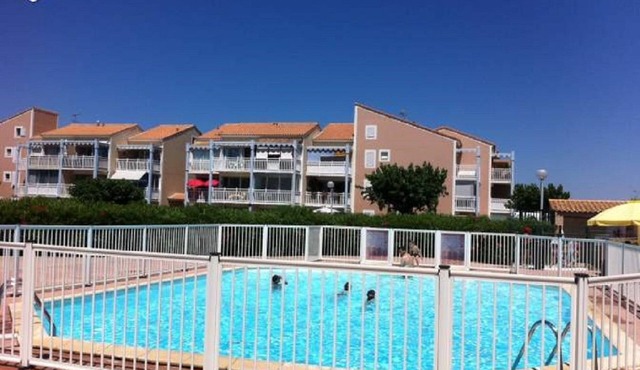 COSY garden apartment, air conditioning, swimming pool, parking, wifi, sec. res. ANCV