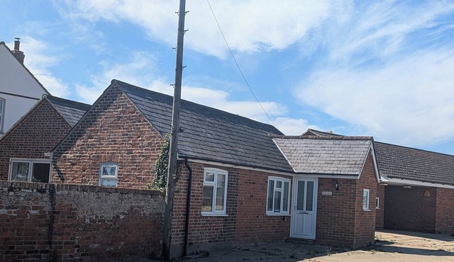 Cosy Georgian cottage, Sleeps 6, 3 bedrooms, RSPB Wallasea Island escapes.