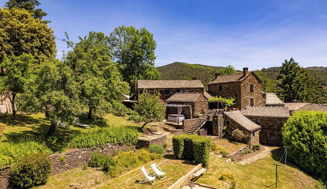 Cosy gîte with view, jacuzzi & pool - heart of the Cévennes, hiking, relaxation.