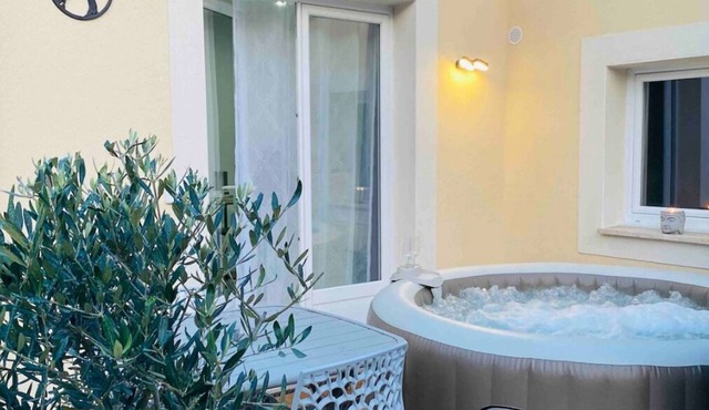 Cosy gites with private spas and swimming pool