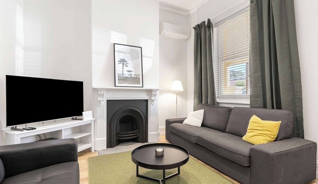 Cosy Glenelg South Family Cottage| Close To Beach | Pets Welcome