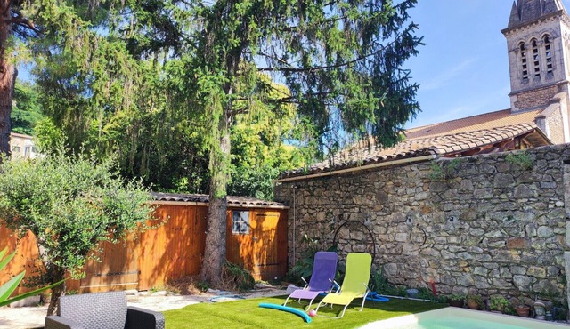 Cosy, green accommodation on ground floor