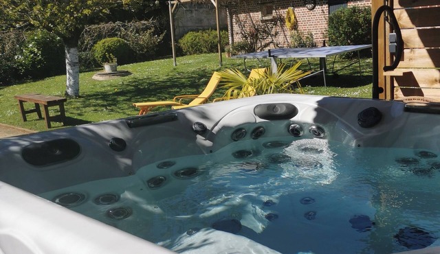 Cosy Green Gîte with optional outdoor Jacuzzi