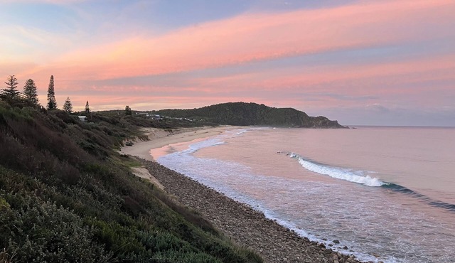 Cosy ground floor beach side apartment with linen provided