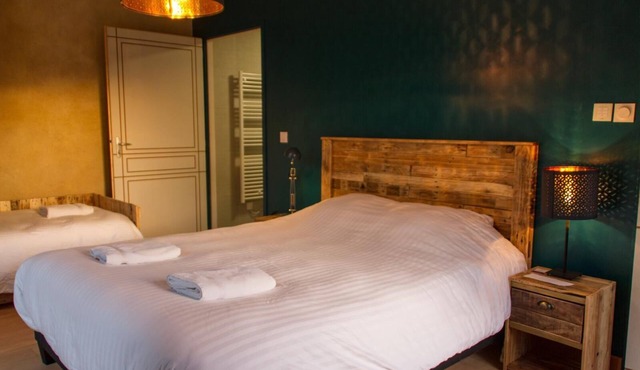 Cosy guest room 3 pers Jacuzzi 18' Puy du Fou Le Puy Carmin