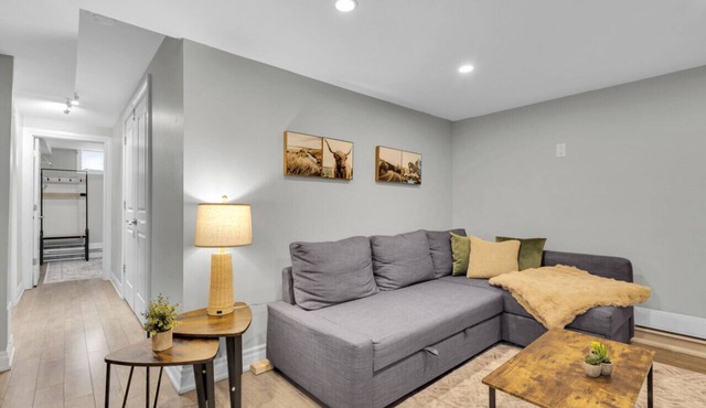 Cosy Guest Suite Near Shops, Transit, Hwy and GO