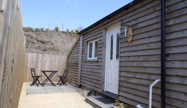 Cosy Hill Top Hut, Sleeps 2, with Fantastic mountain Views. Near Bala, Gwyneddn