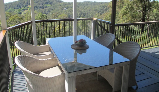 Cosy hinterland cottage with ocean and forest views