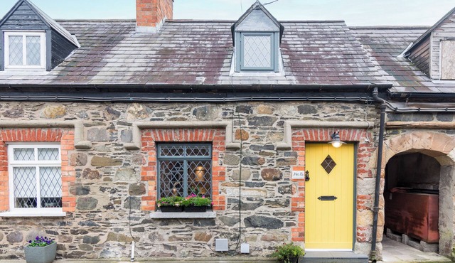 Cosy historic cottage in Hillsborough, near Belfast, Dublin & local attractions