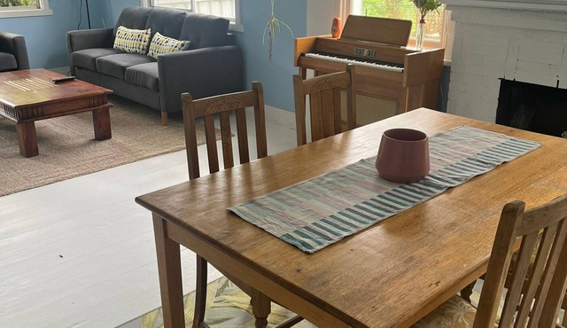 Cosy & historic 3-bedroom, 2-bathroom family home. 5kms from Castlemaine.