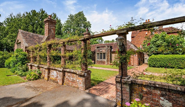 Cosy Historic Wing - Private Indoor Pool, Perfect Country Retreat