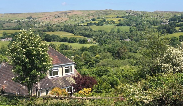 Cosy holiday cottage in the National Park with stunning views and new kitchen.