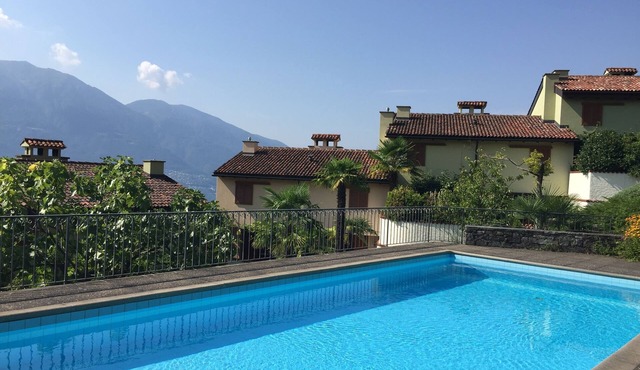 Cosy holiday row house with outdoor pool and terrace with panoramic views