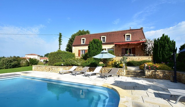 Cosy holiday home with swimming pool