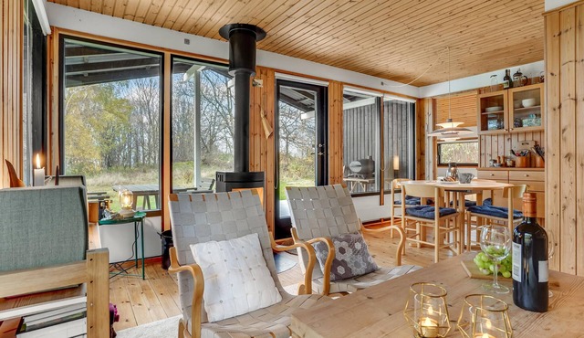 Cosy holiday home in the countryside, just a few steps from the sea.