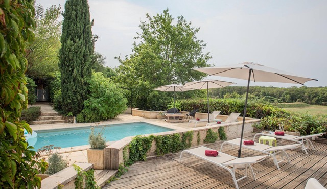 Cosy holiday home with shared pool
