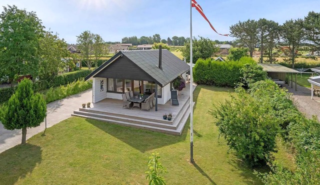 Cosy holiday house near child friendly beach