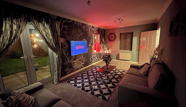 Cosy Home Away From Home - Detached 3-Bed Bury MCR