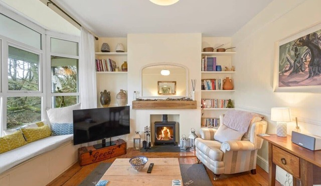 Cosy Home on the Waterfront, Private Parking