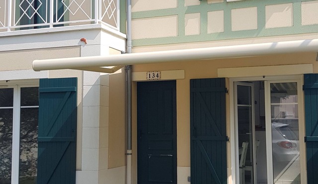 Cosy house 50 m2 - enclosed garden south-west Port-Guillaume. Housekeeping and beds made up.