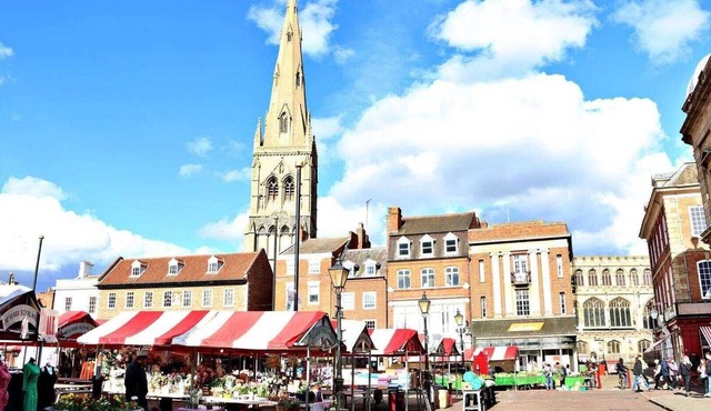 Cosy house in Newark on Trent with hot tub, modern facilities &super fast wifi