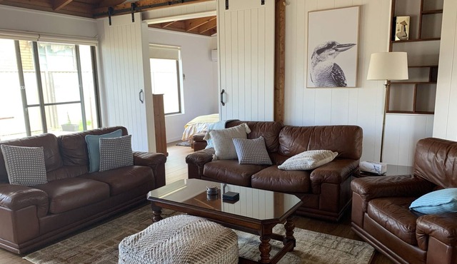 Cosy house in the heart of Heathcote; walking distance to restaurants and shops