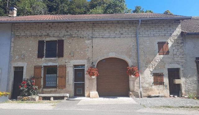 Cosy house in the heart of the Hérisson lakes and waterfalls region