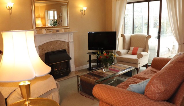 Cosy House Lovely Conservatory