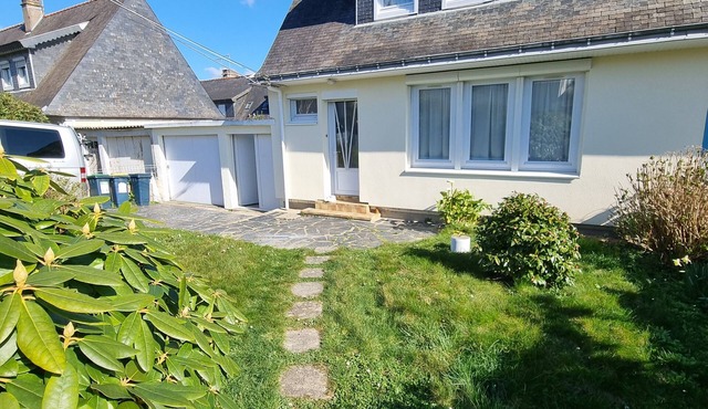 Cosy house near beach, town center and submarine base