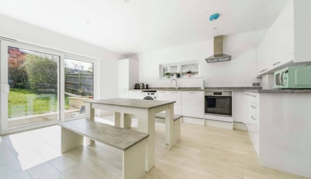 Cosy house near centre of Haywards Heath.