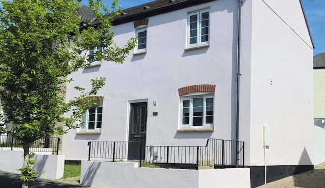 Cosy house on a quiet estate in Truro
