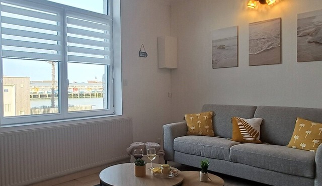 Cosy house overlooking the channel, 200 m from the beach, wifi, free parking