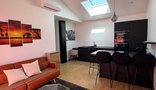 Cosy house, residential area, garden and barbecue 20 minutes from Bordeaux.