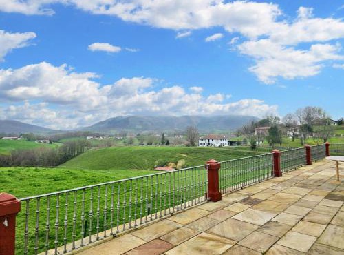 Cosy house with jacuzzi in Zugarramurdi